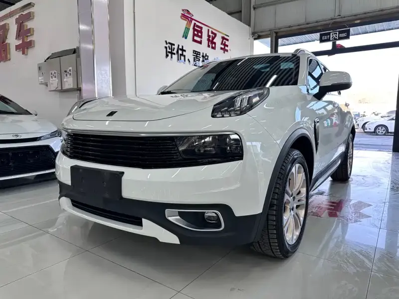 Lynk & Co 01