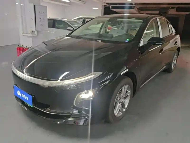 Hongqi E-QM5