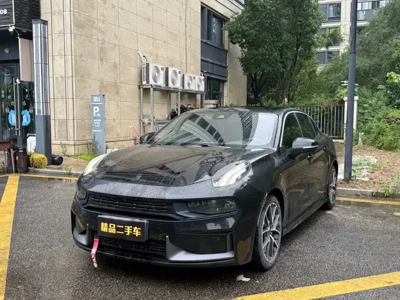 Lynk & Co 03