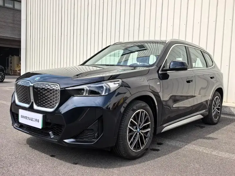BMW iX1
