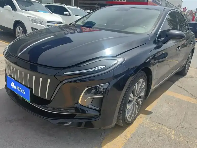 Hongqi E-QM5
