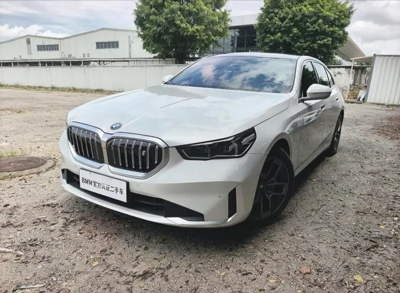 BMW i5