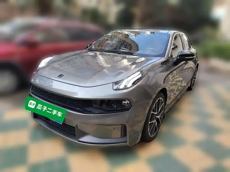Lynk & Co 03