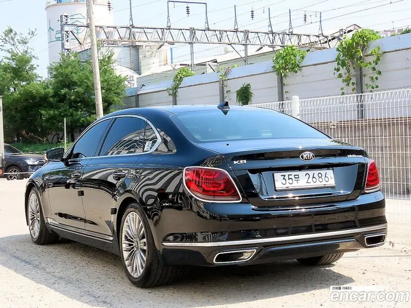 Kia Quoris (K9)