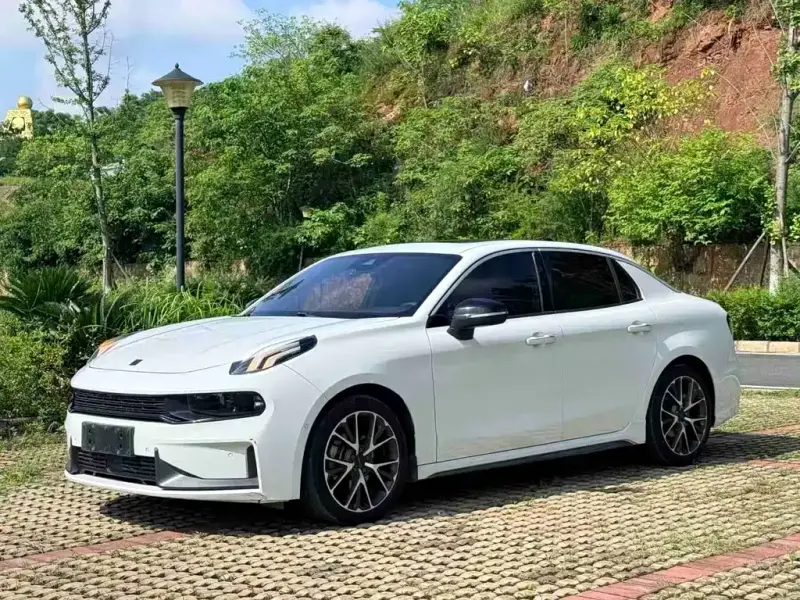 Lynk & Co 03