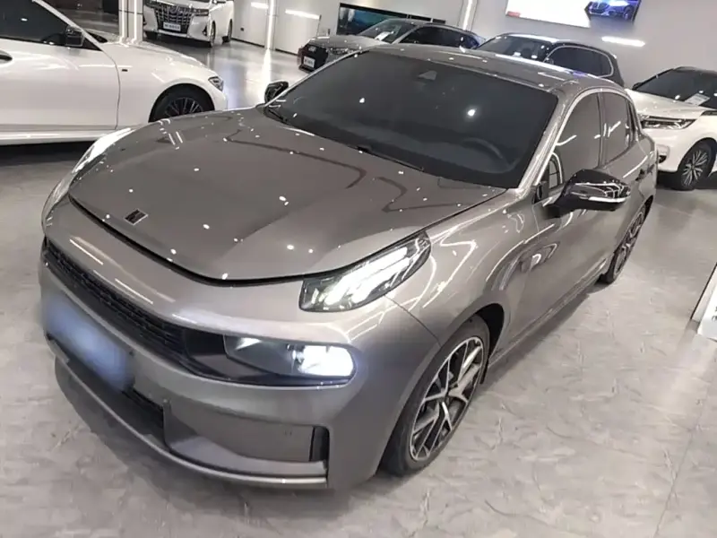 Lynk & Co 03