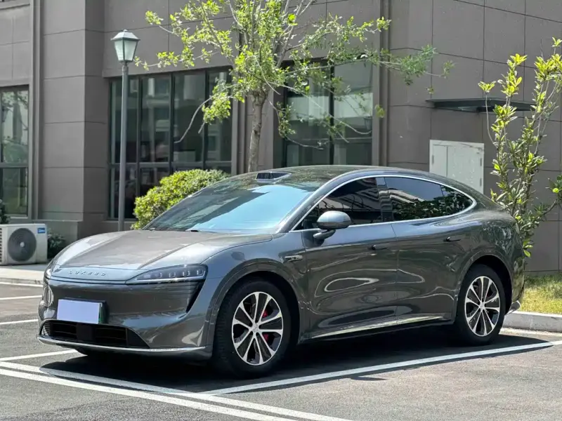 Luxeed Zhijie R7