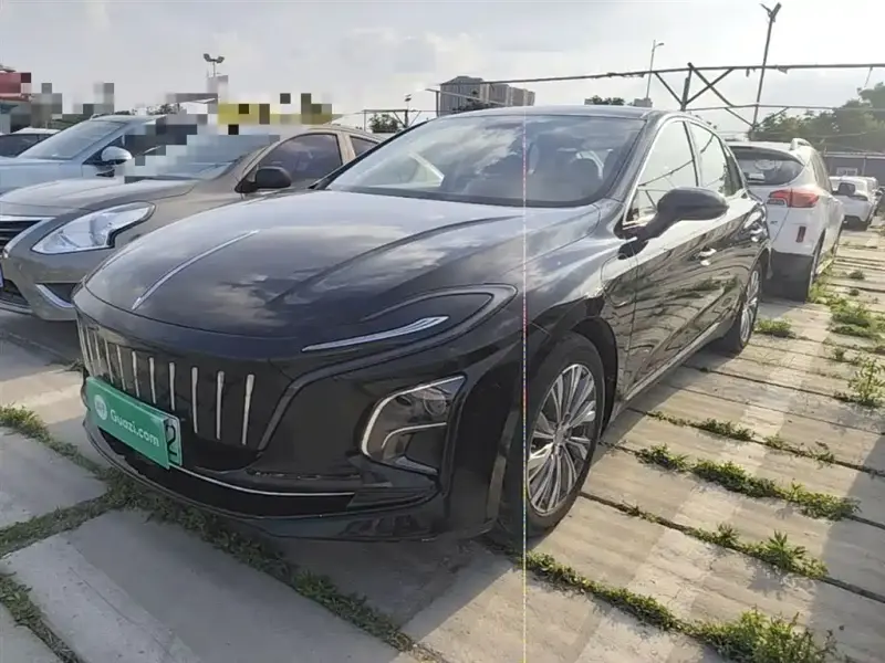 Hongqi E-QM5