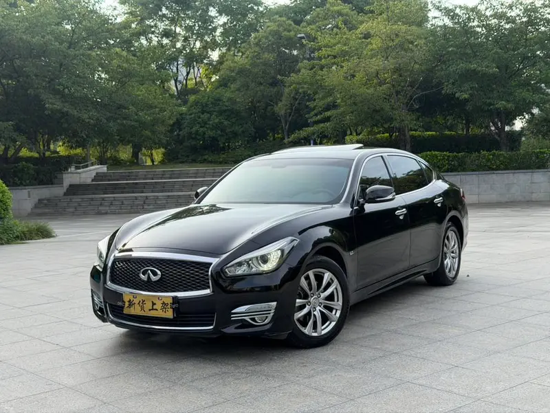 Infiniti Q70