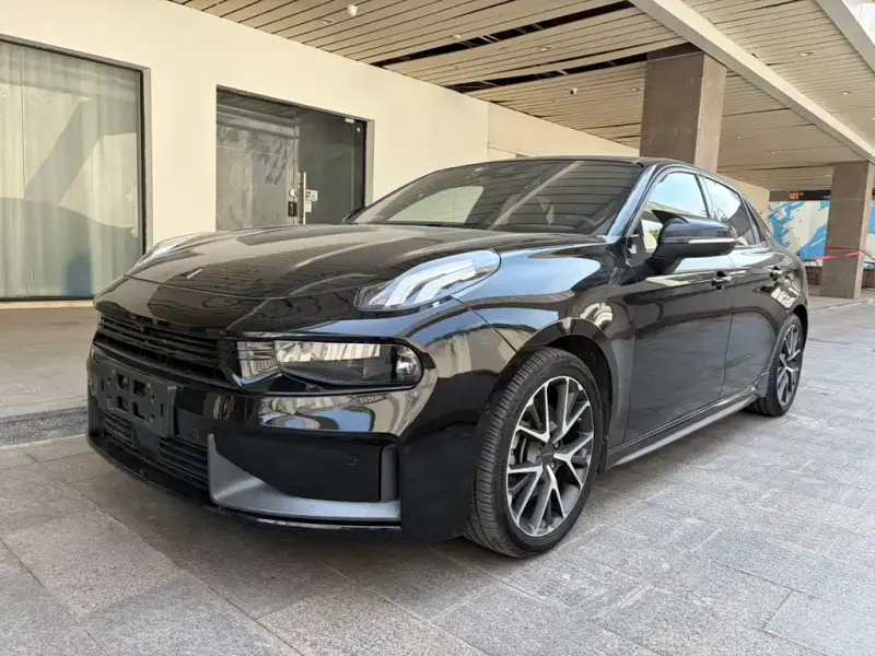 Lynk & Co 03