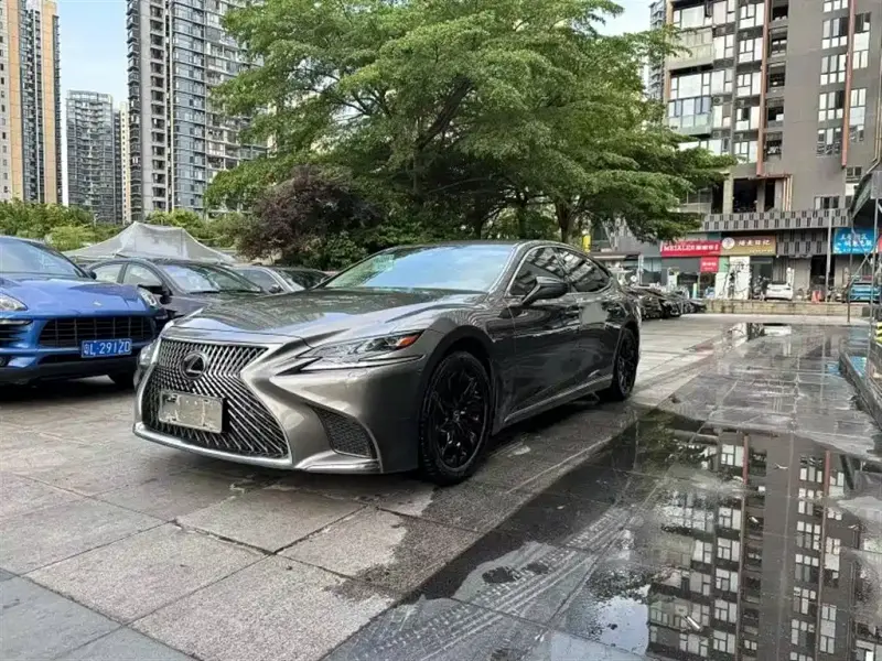 Lexus LS