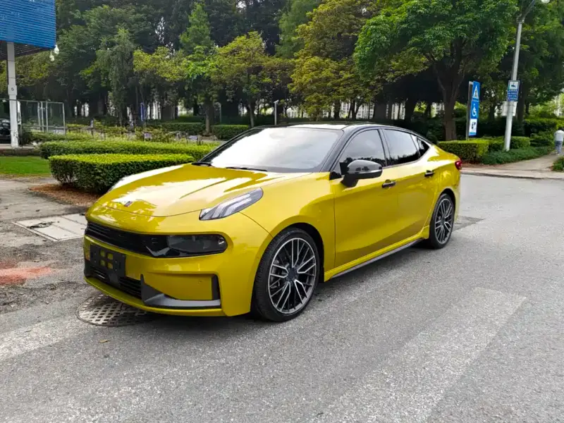 Lynk & Co 03