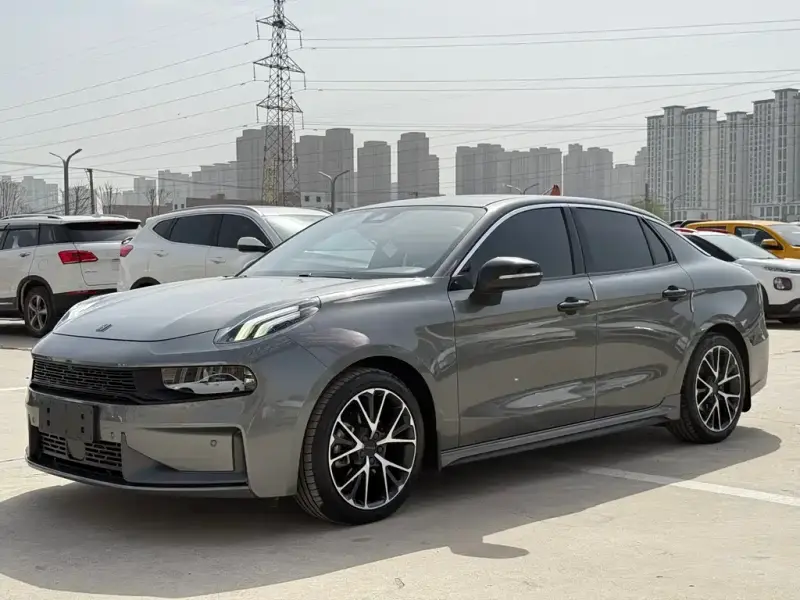 Lynk & Co 03