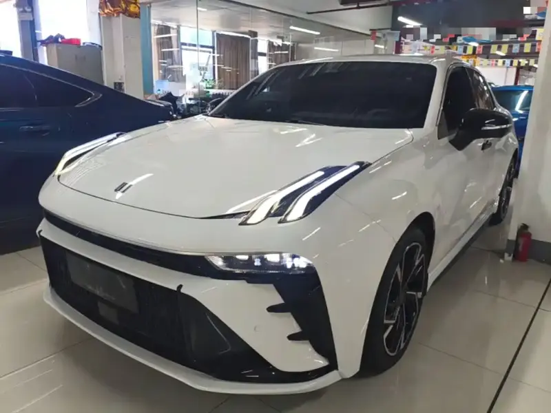 Lynk & Co 03