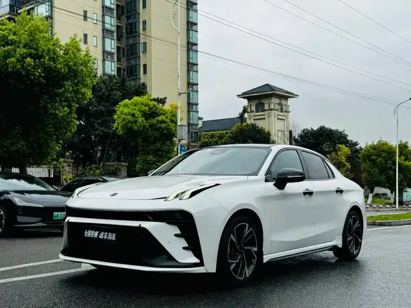 Lynk & Co 03