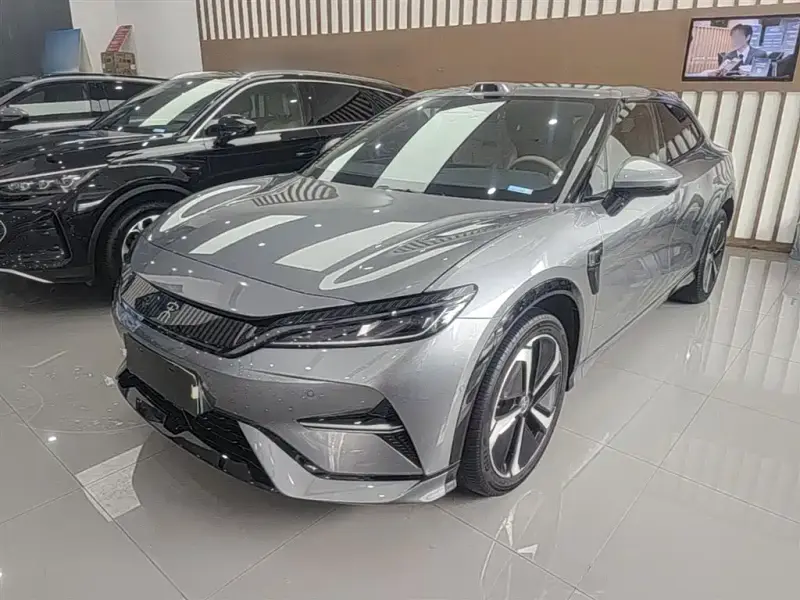 BYD L EV