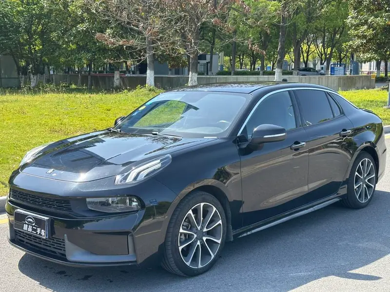 Lynk & Co 03