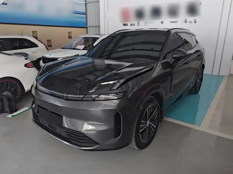 Lynk & Co 08 EM-P
