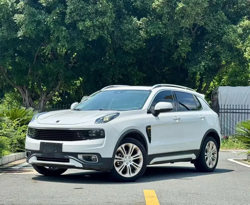 Lynk & Co 01