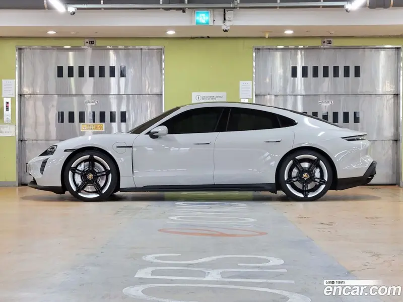 Porsche Taycan