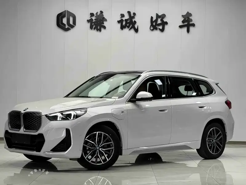 BMW iX1