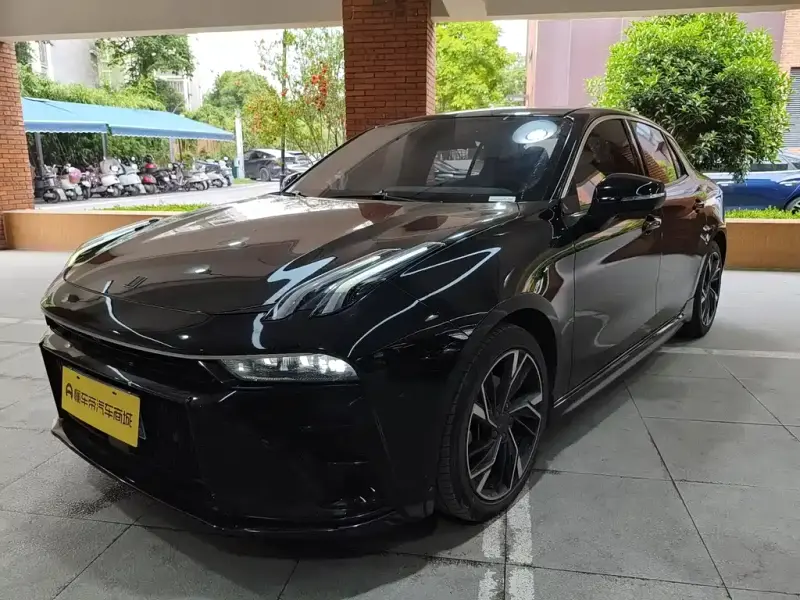 Lynk & Co 03
