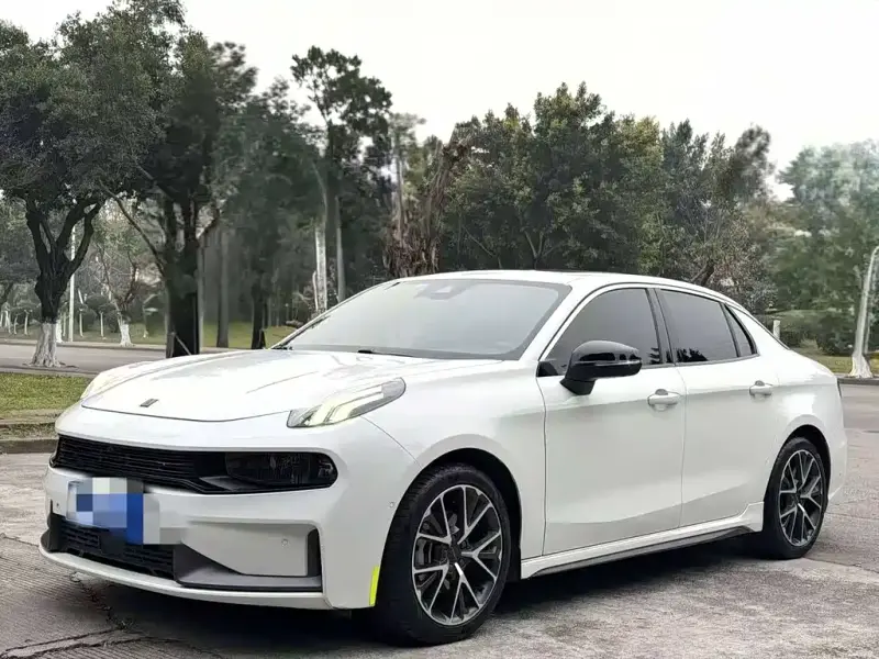 Lynk & Co 03