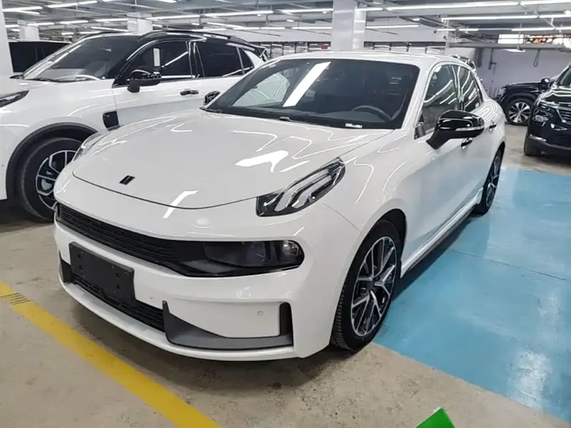 Lynk & Co 03