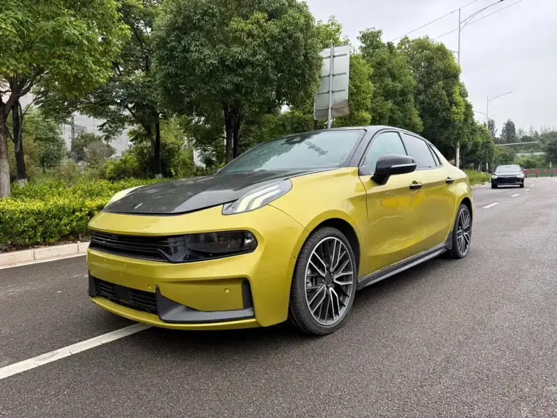 Lynk & Co 03