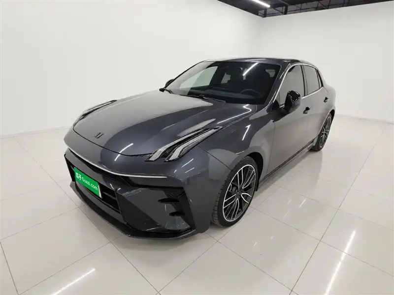 Lynk & Co 03