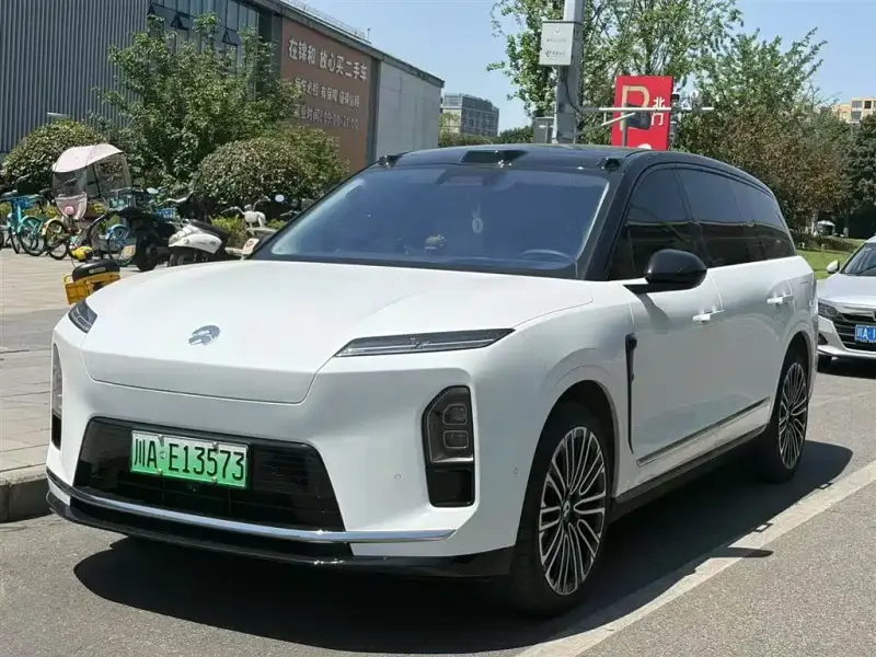NIO ES8
