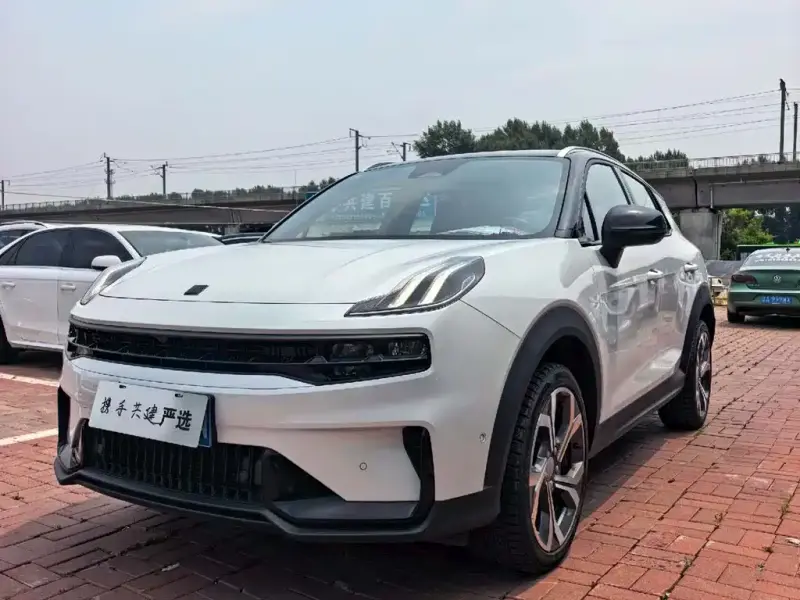Lynk & Co 06