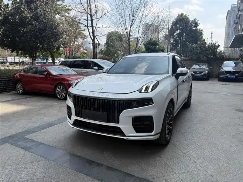Lynk & Co 09