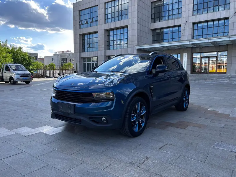 Lynk & Co 01