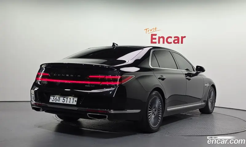 Genesis G90