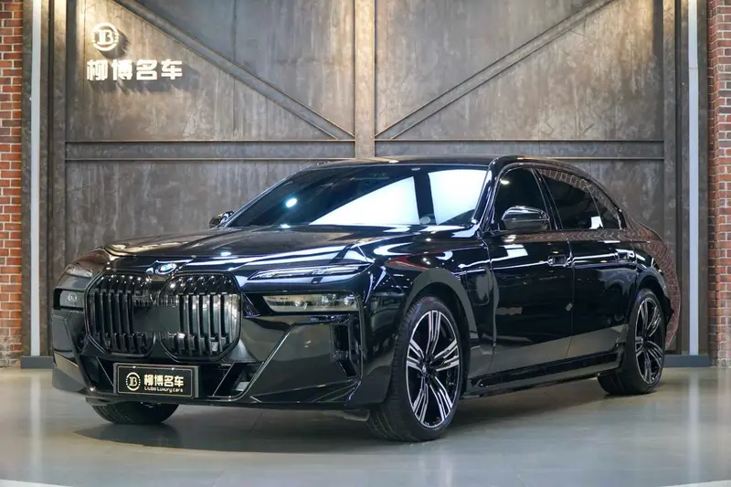BMW i7
