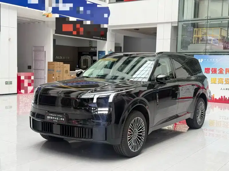 Lynk & Co 900