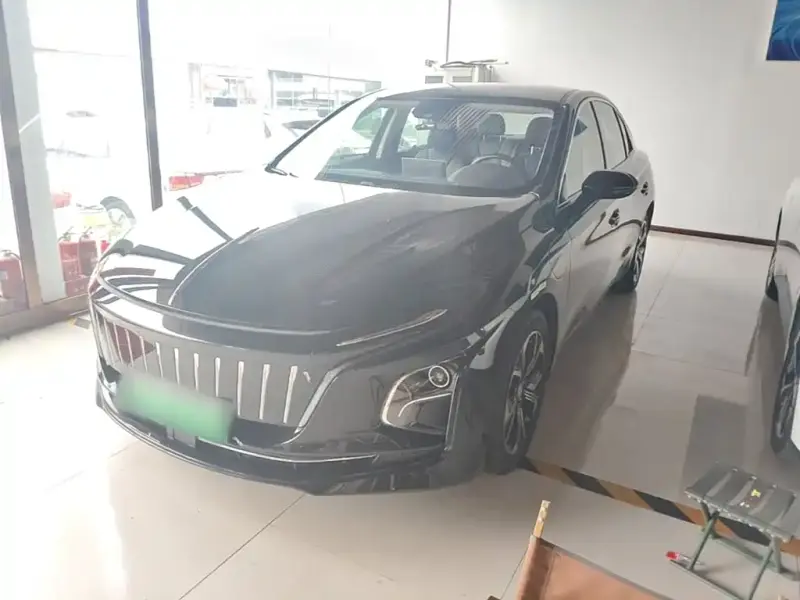Hongqi E-QM5