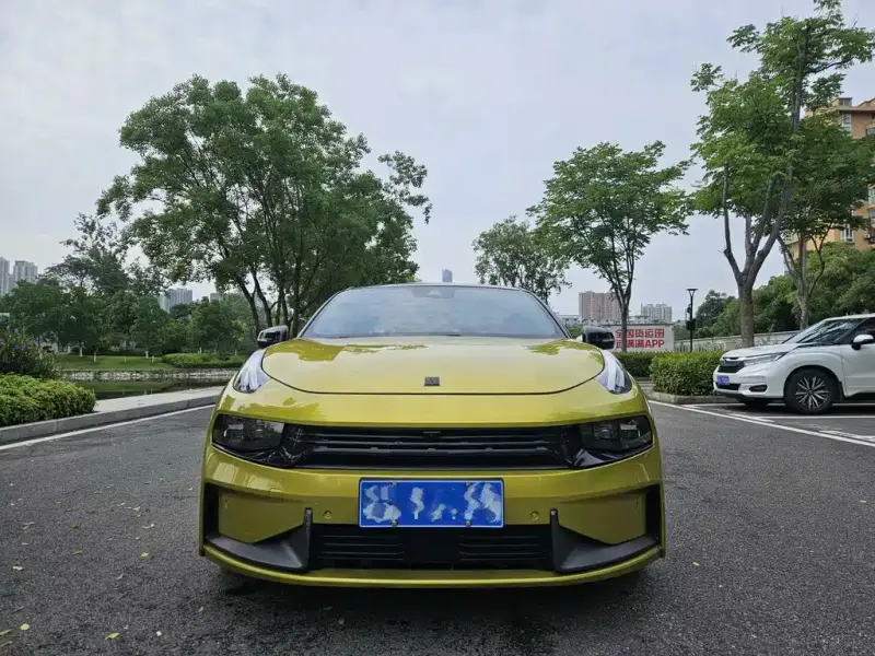 Lynk & Co 03