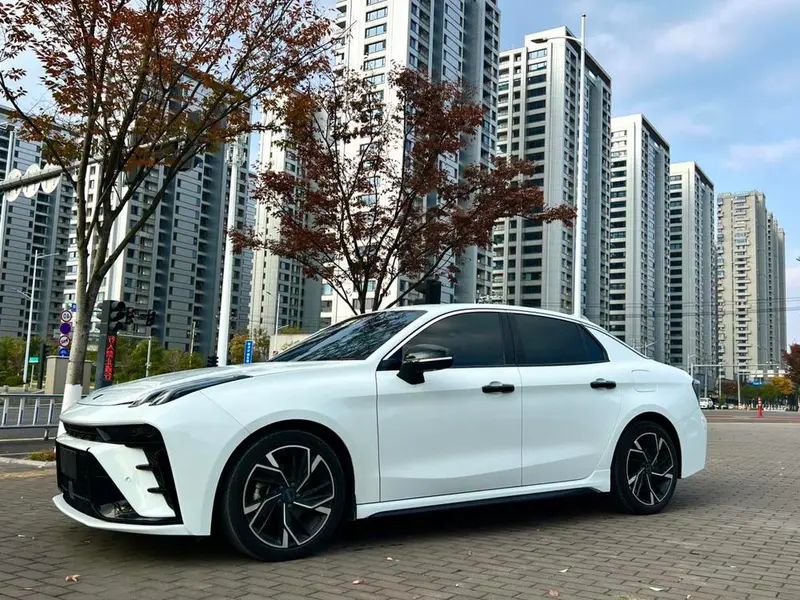 Lynk & Co 03