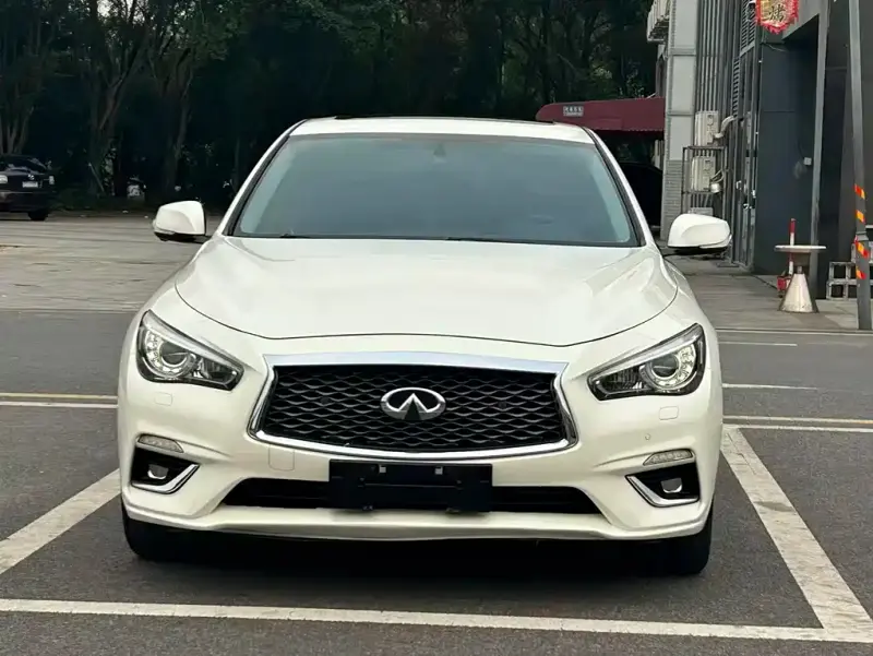 Infiniti Q50L