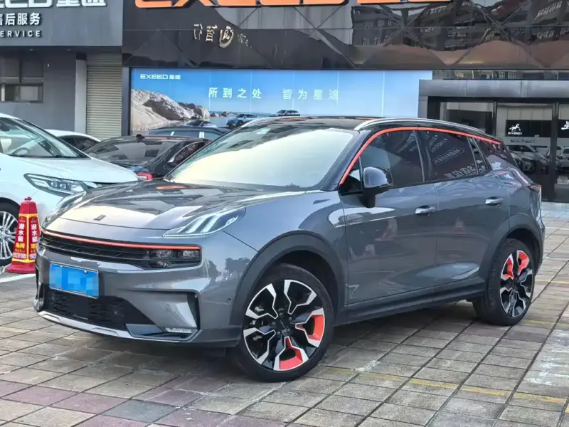 Lynk & Co 06