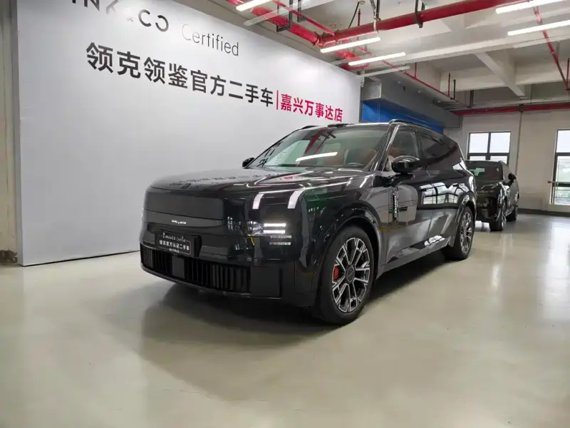 Lynk & Co 900
