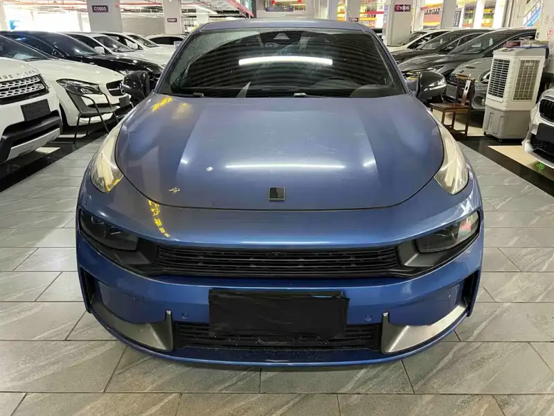Lynk & Co 03