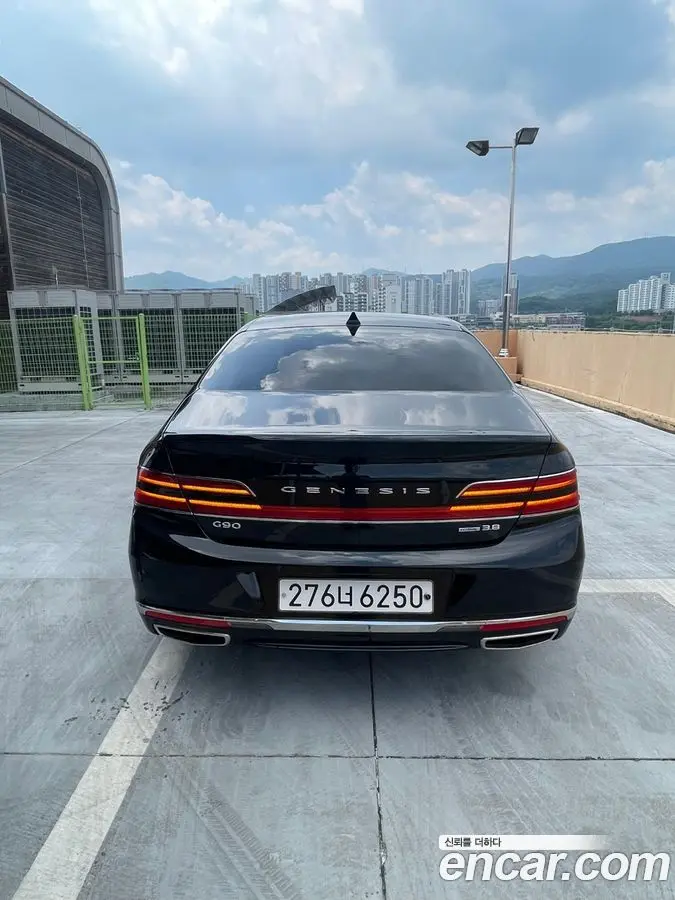 Genesis G90