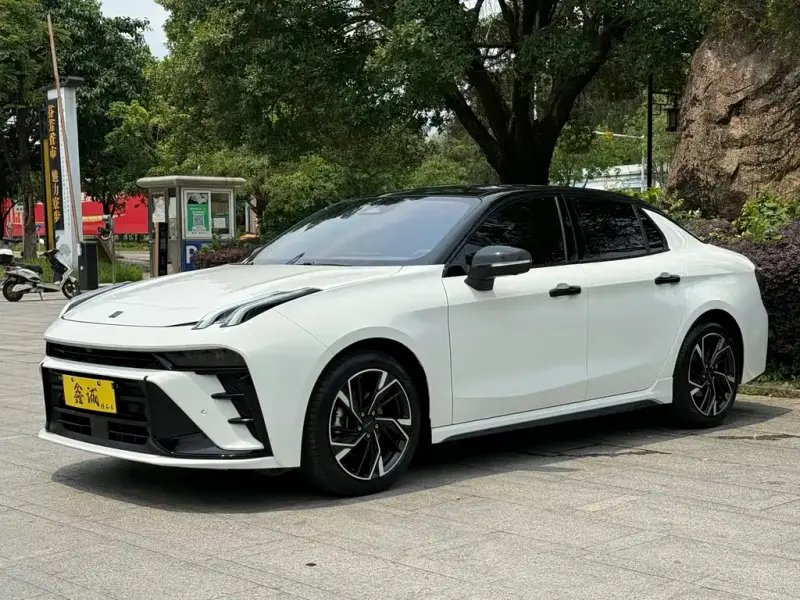 Lynk & Co 03