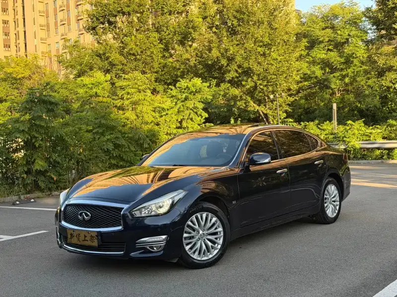 Infiniti Q70