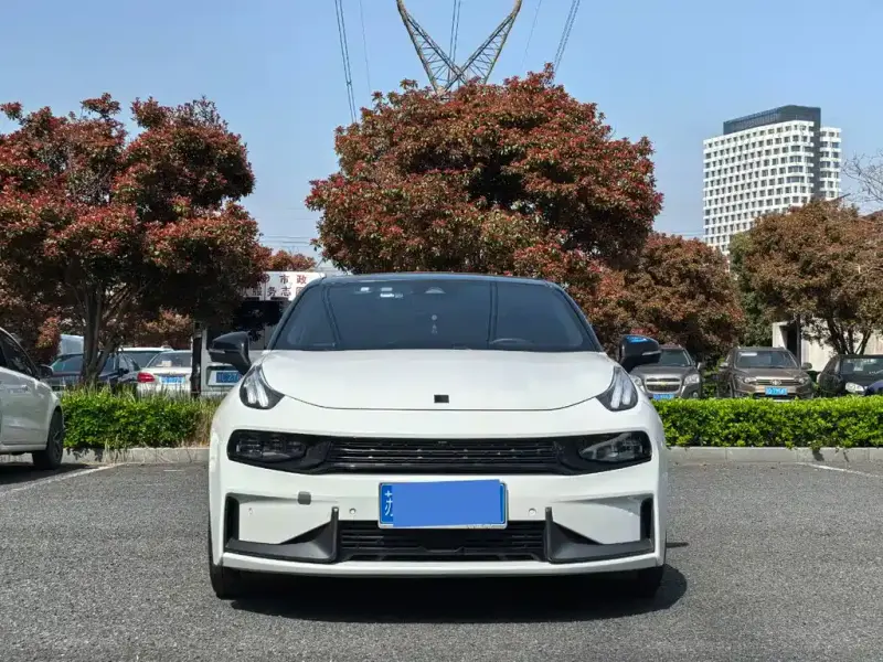 Lynk & Co 03