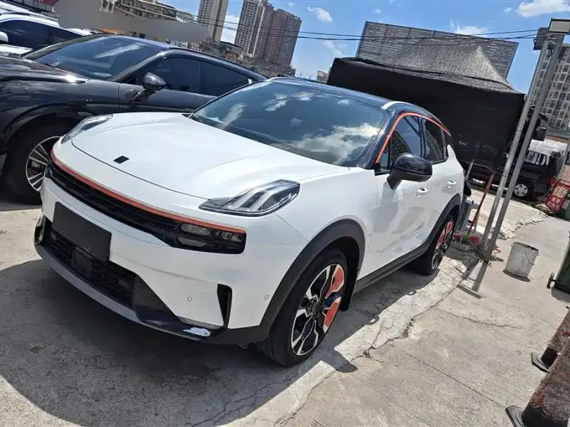 Lynk & Co 06