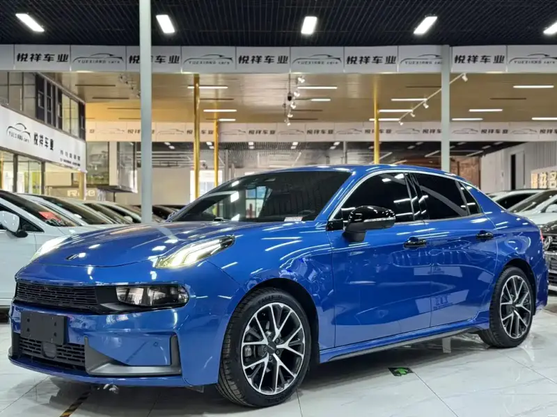 Lynk & Co 03